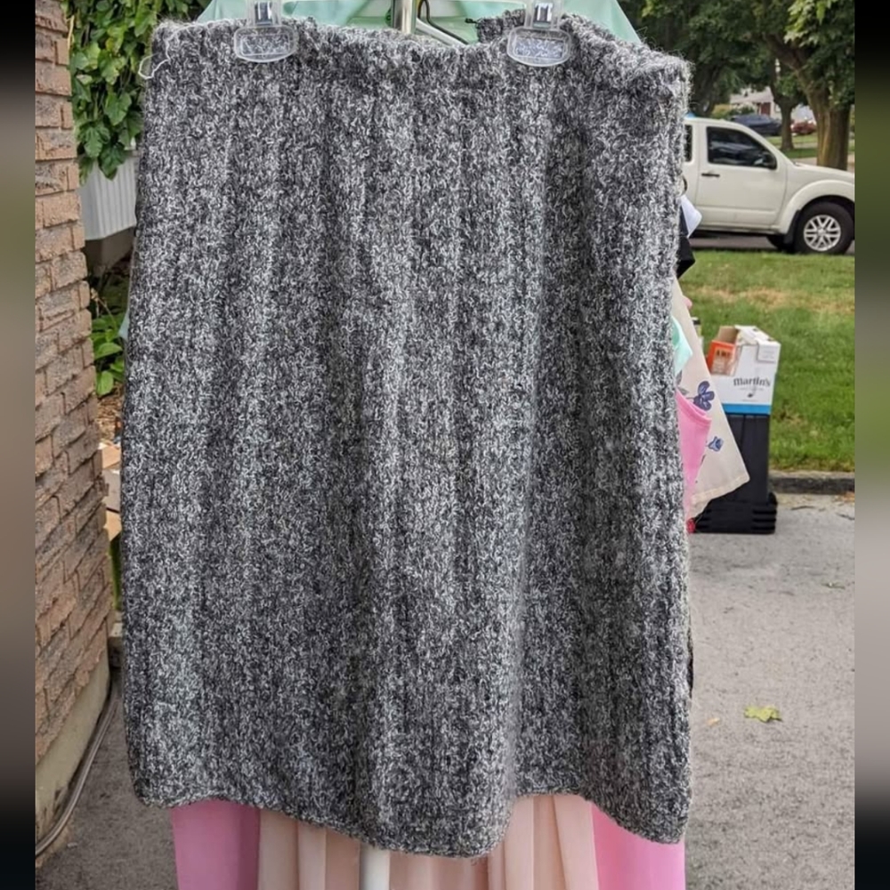 Vintage hand knit skirt grey